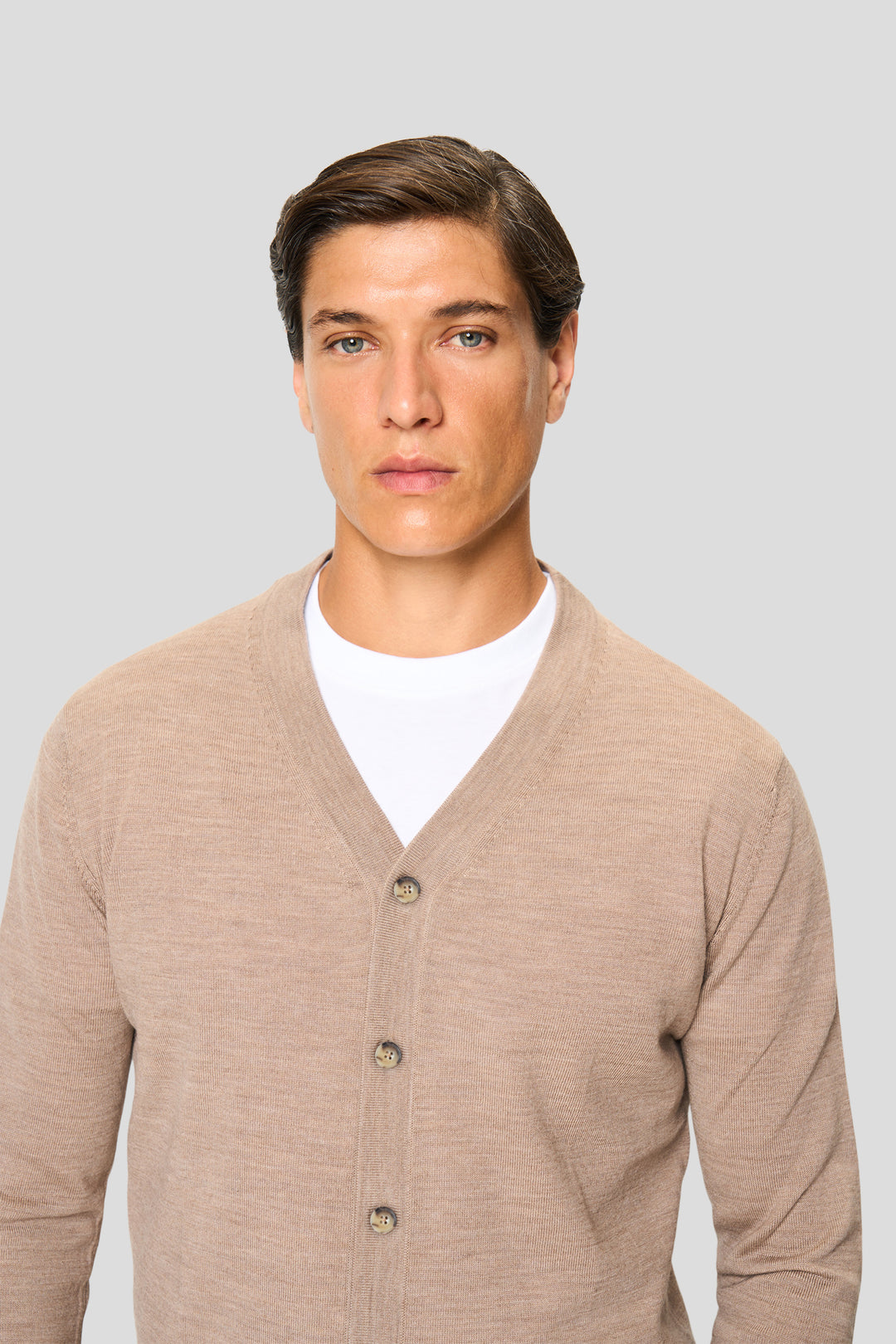 Sandfarbener Merino-Cardigan