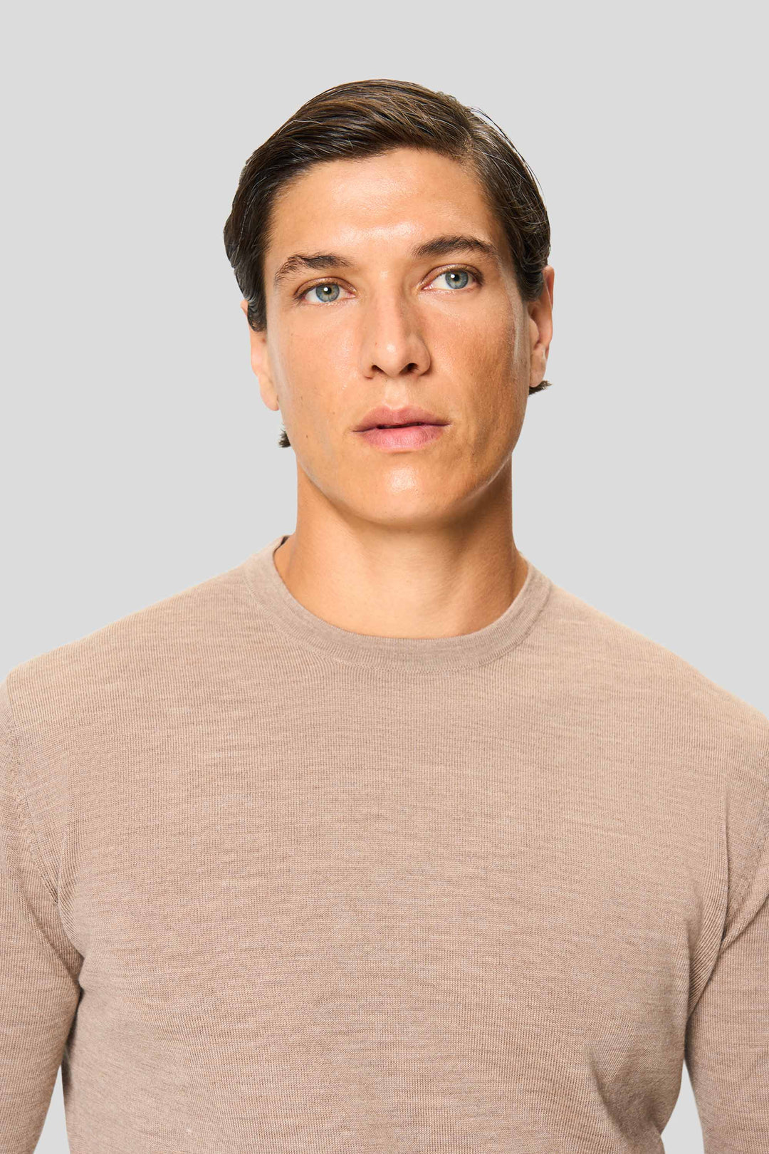 Sandfarbener Merino-Rundhalspullover