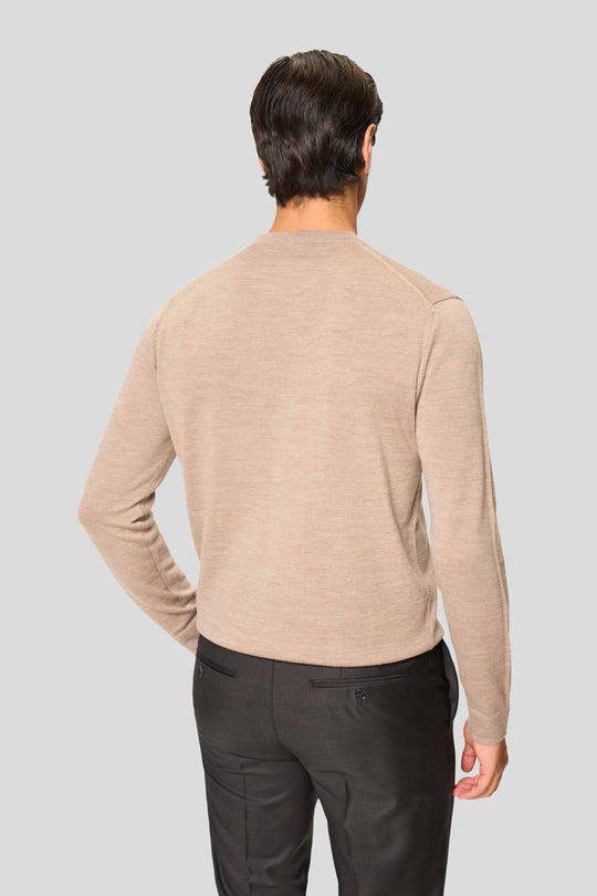 Sandfarbener Merino-Rundhalspullover