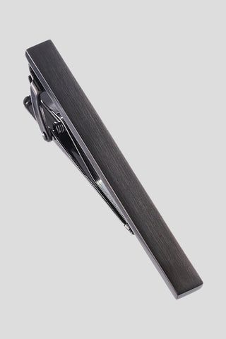 Børstet sort metal slipsenål SUIT CLUB