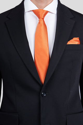 Accessory-pack (Orange) på model - SUIT CLUB