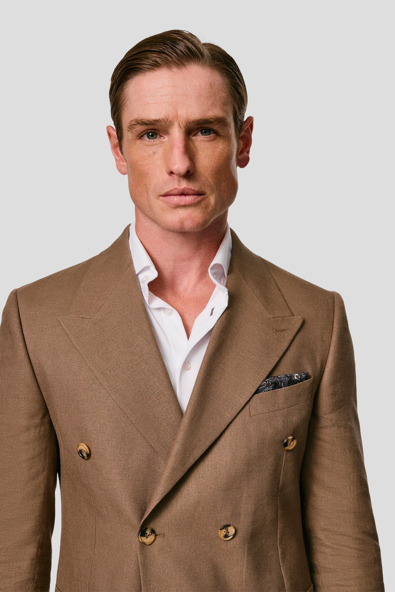 PRESTIGE Brunt dobbeltradet hørjakkesæt PRESTIGE