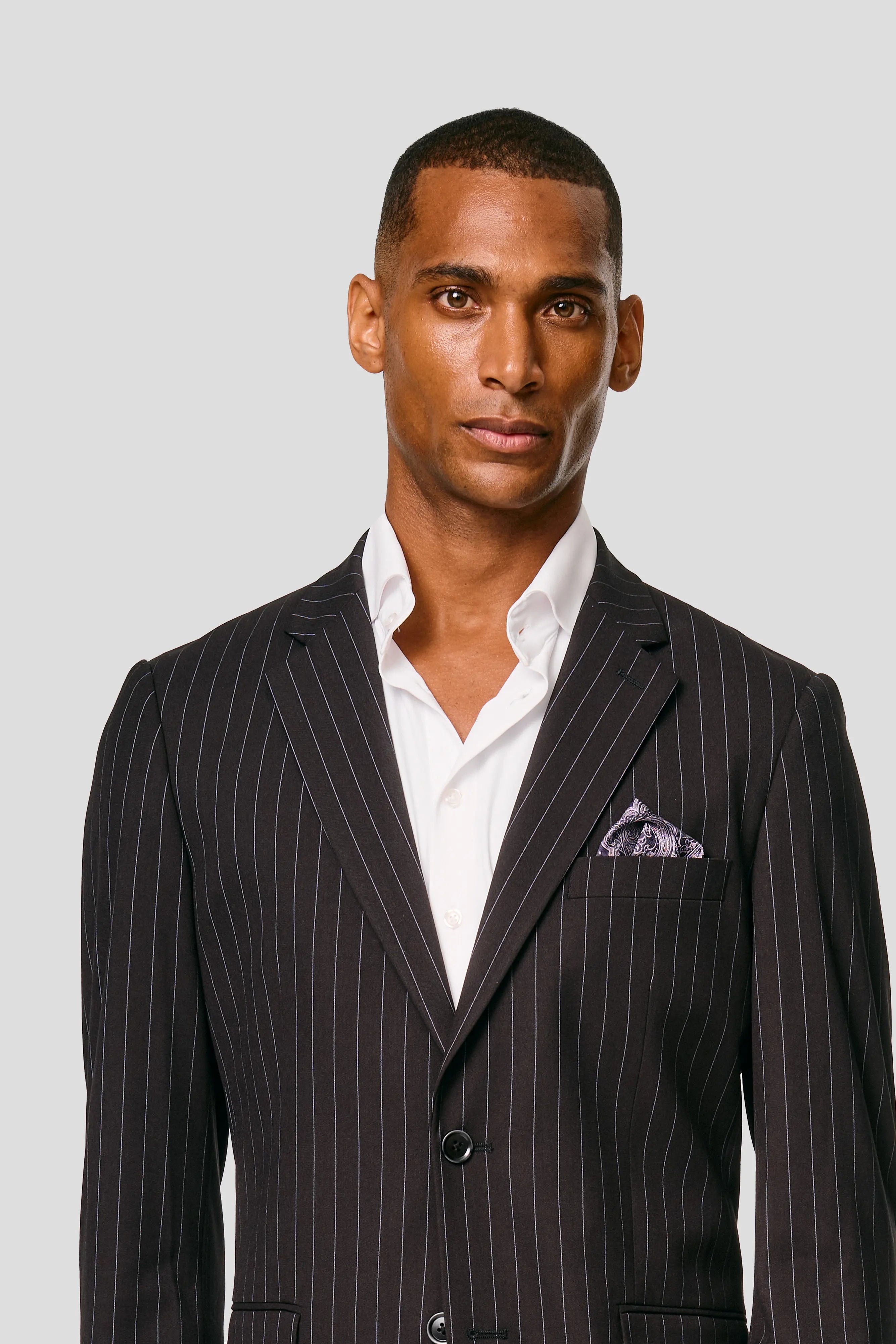 PRESTIGE sort jakkesæt med nålestriber PRESTIGE