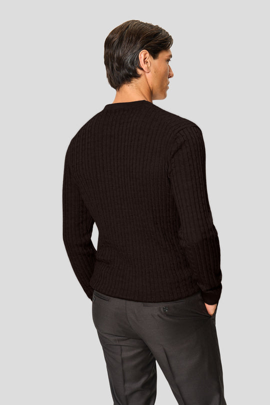 Brauner Merino-Rundhalspullover mit Zopfmuster