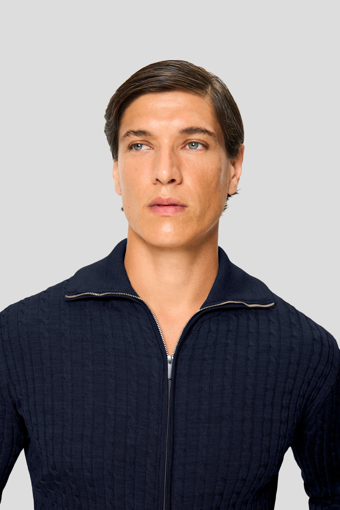 Marineblauer Merino-Zopfstrick-Cardigan mit Reißverschluss