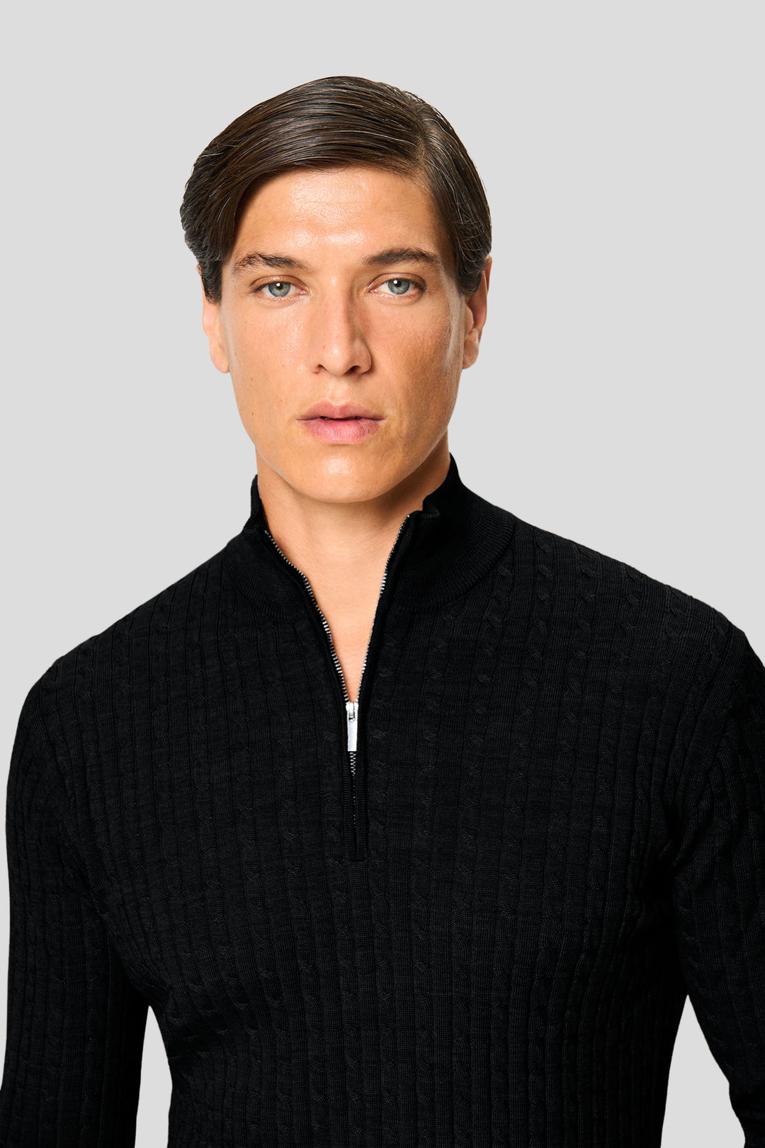 Schwarzer Merino-Kabelstrickpullover mit Quarter-Zip