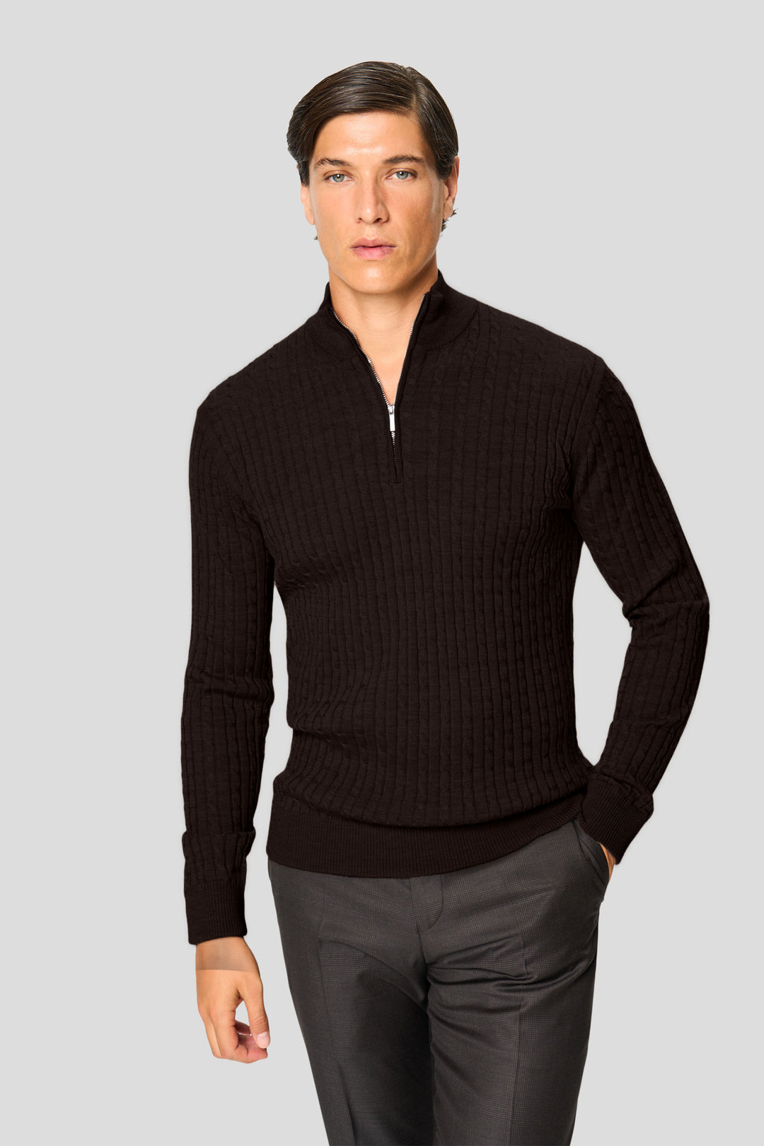 Brauner Merino-Quarter-Zip-Strickpullover mit Zopfmuster