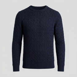 Marineblauer Merino-Rundhalspullover im Kabelstrick
